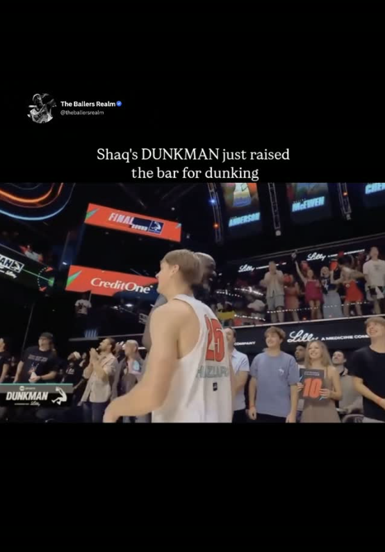 DUNKMAN finals crowd moment
